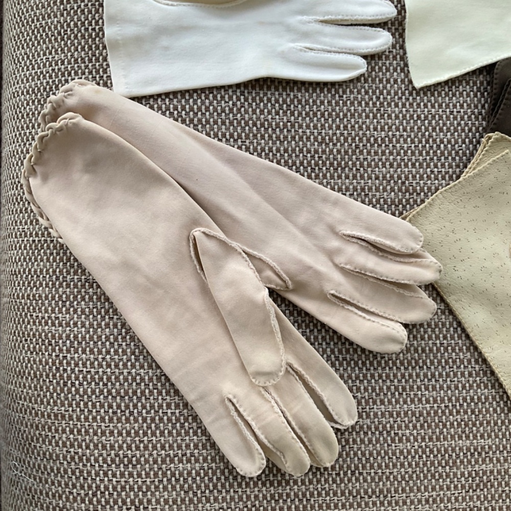 7 pair vintage gloves,neutral colors.Medium. - Picture 3 of 15